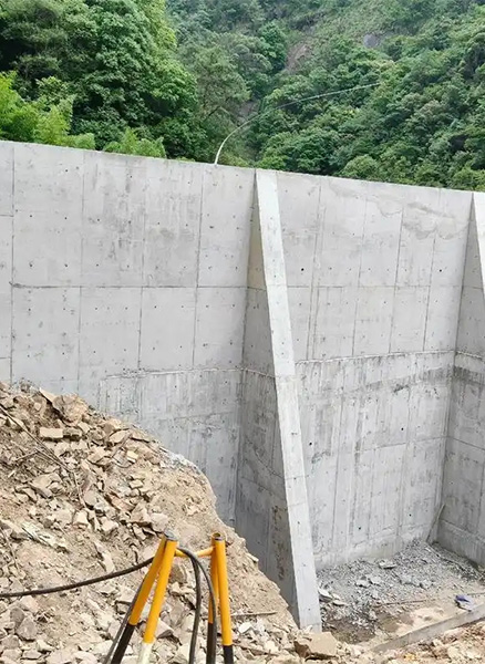 周口淮阳县重力式挡土墙